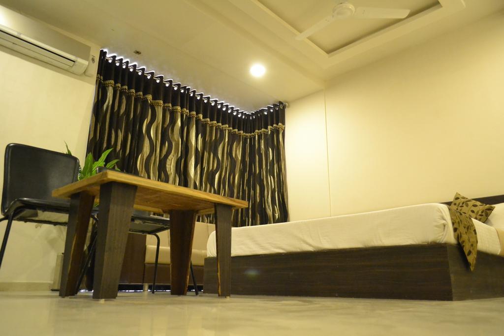 Hotel Park Inn Rajkot Exterior photo