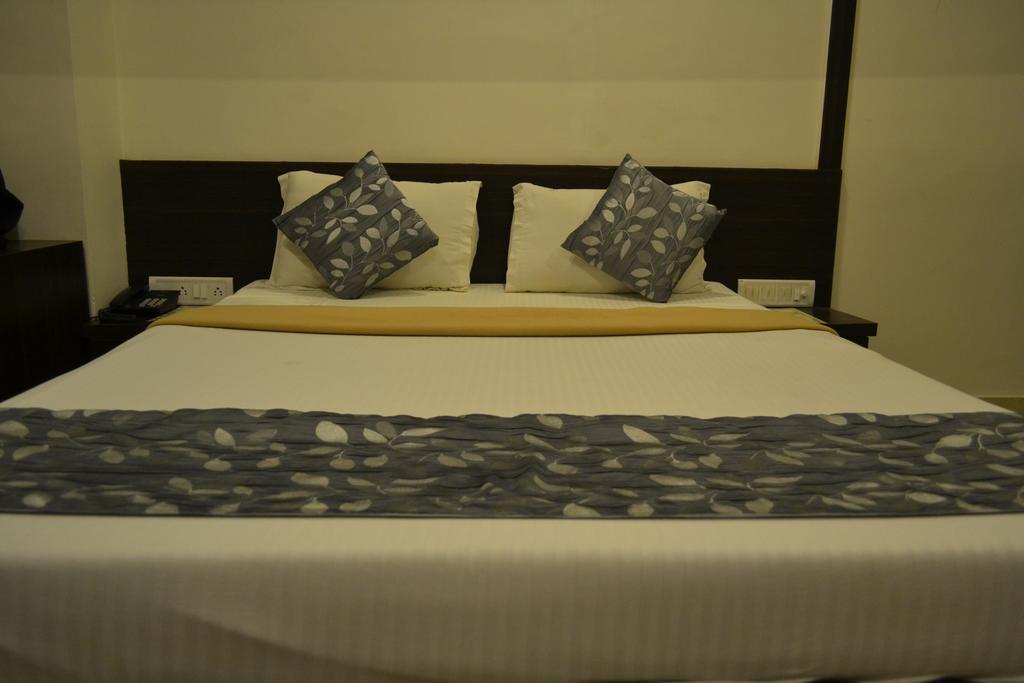 Hotel Park Inn Rajkot Exterior photo