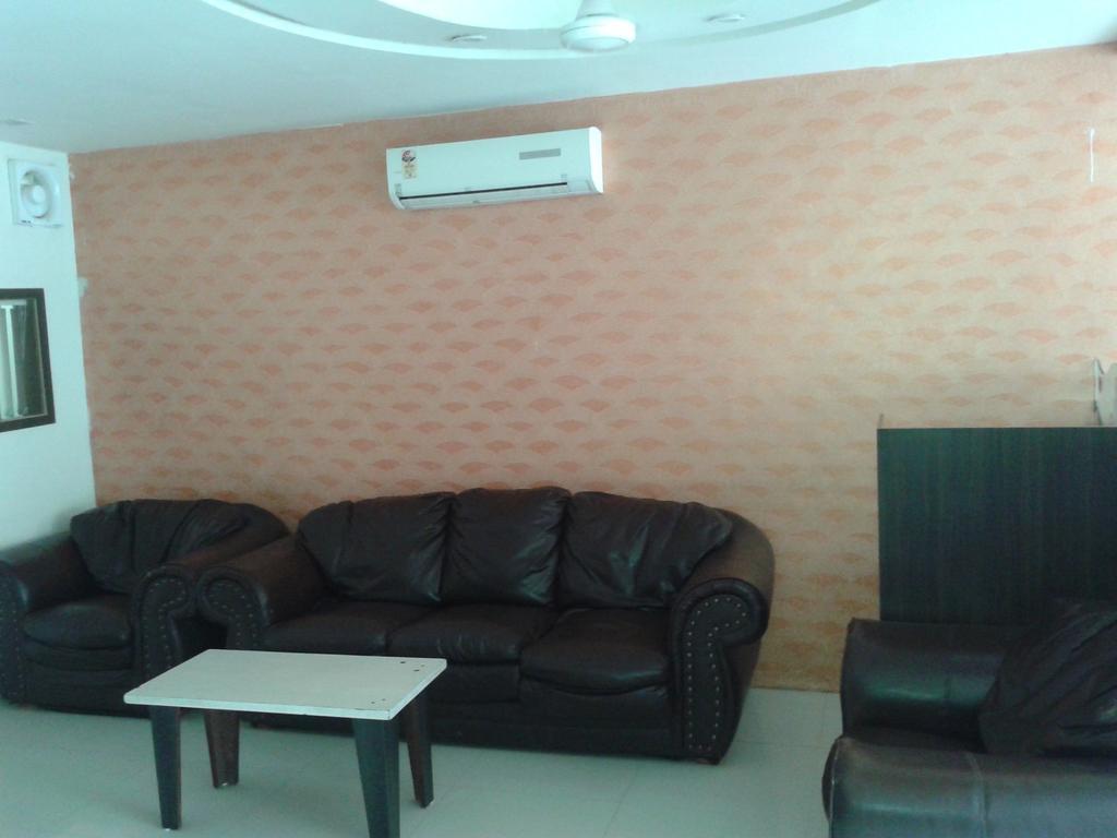 Hotel Park Inn Rajkot Exterior photo