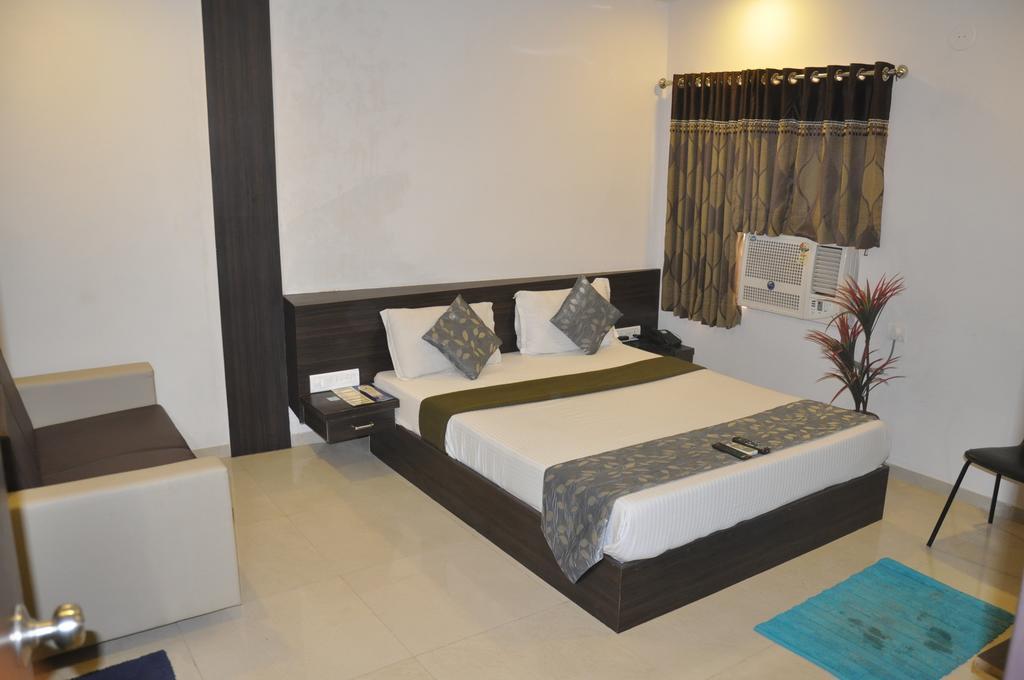 Hotel Park Inn Rajkot Exterior photo