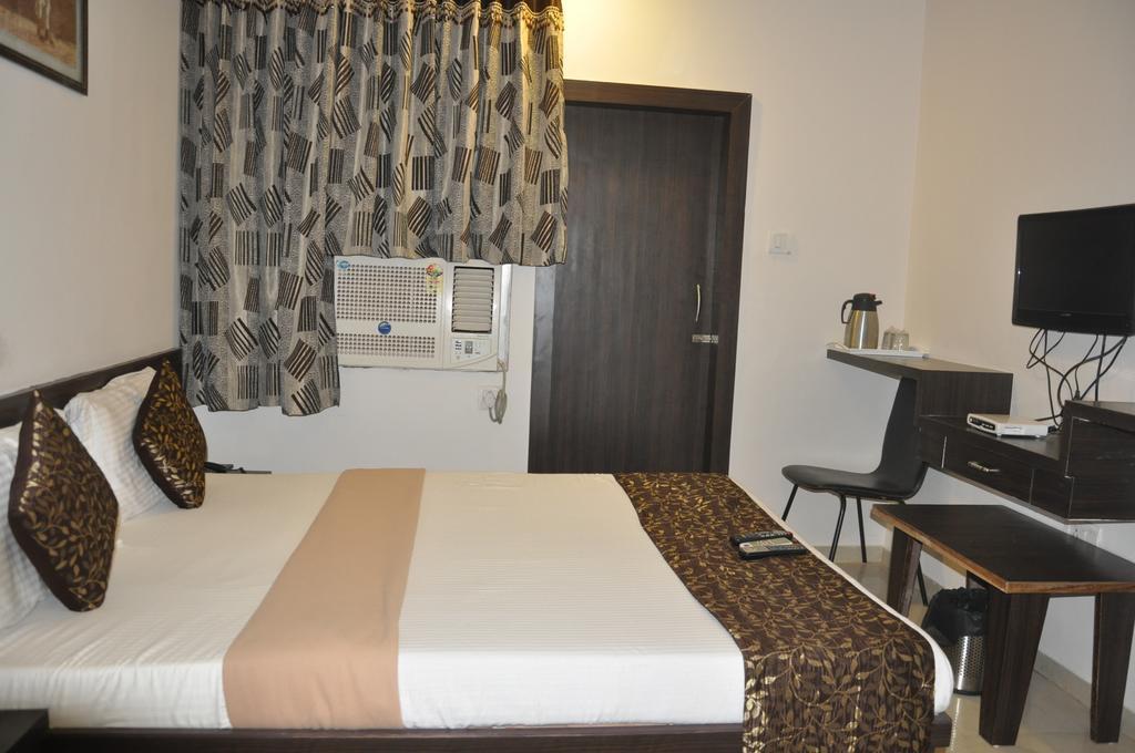 Hotel Park Inn Rajkot Room photo