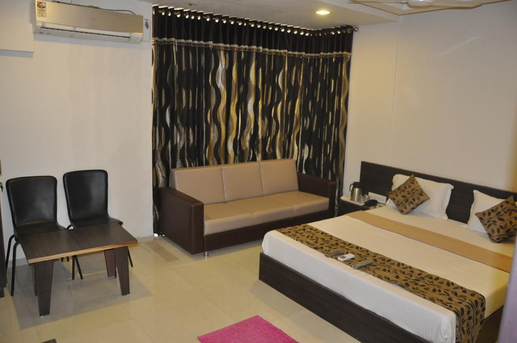 Hotel Park Inn Rajkot Room photo