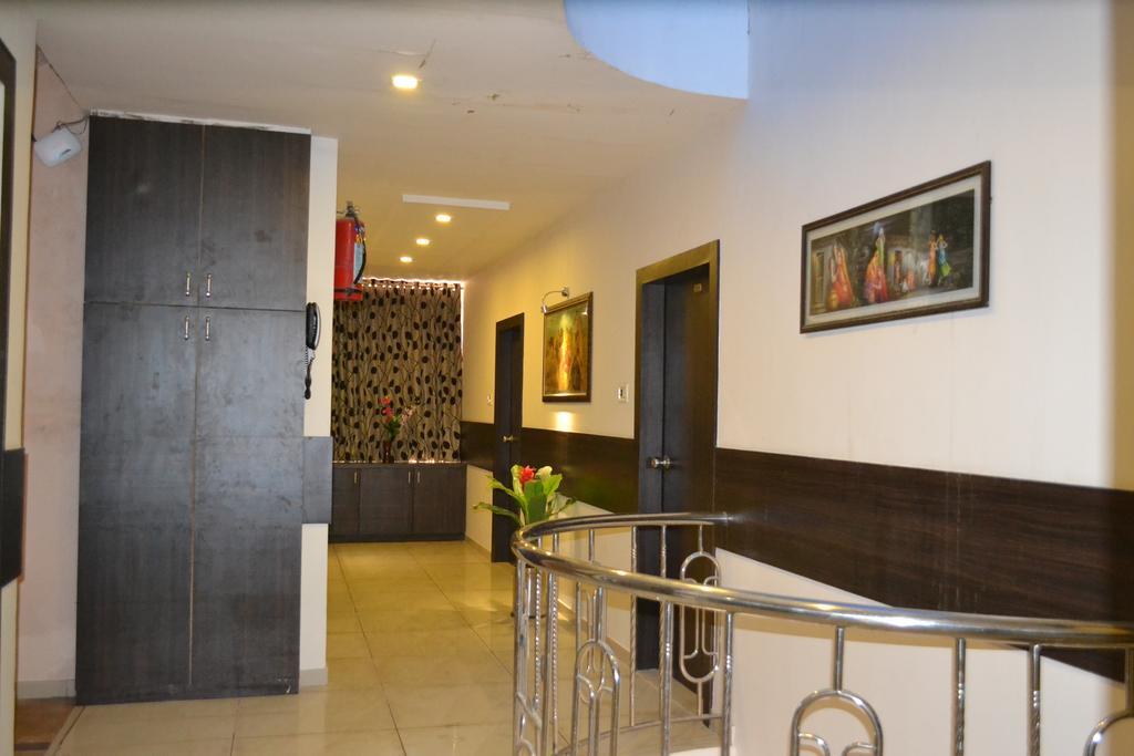 Hotel Park Inn Rajkot Exterior photo
