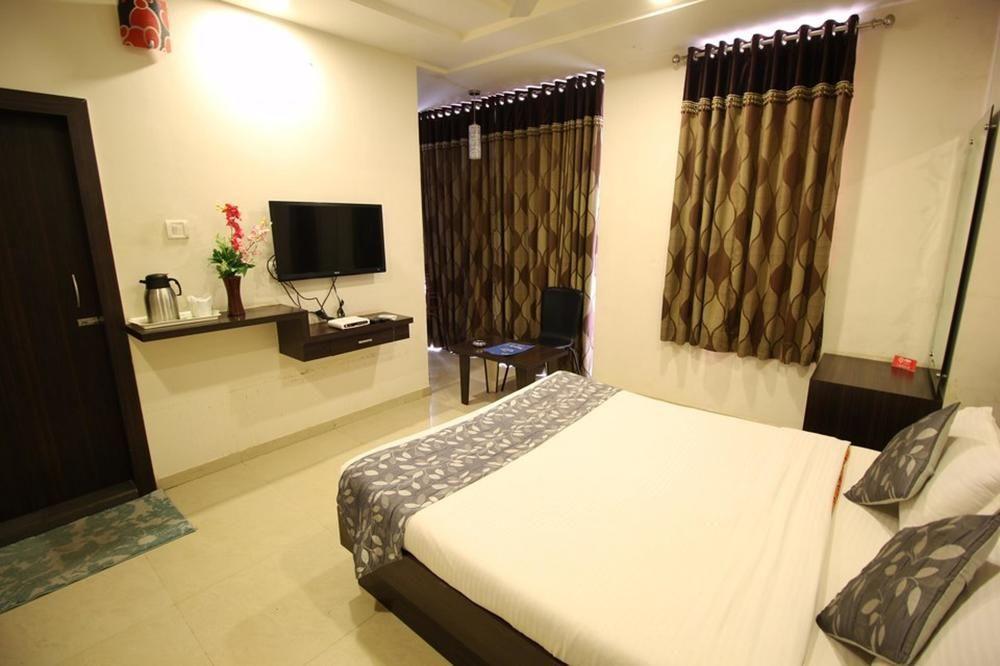 Hotel Park Inn Rajkot Exterior photo