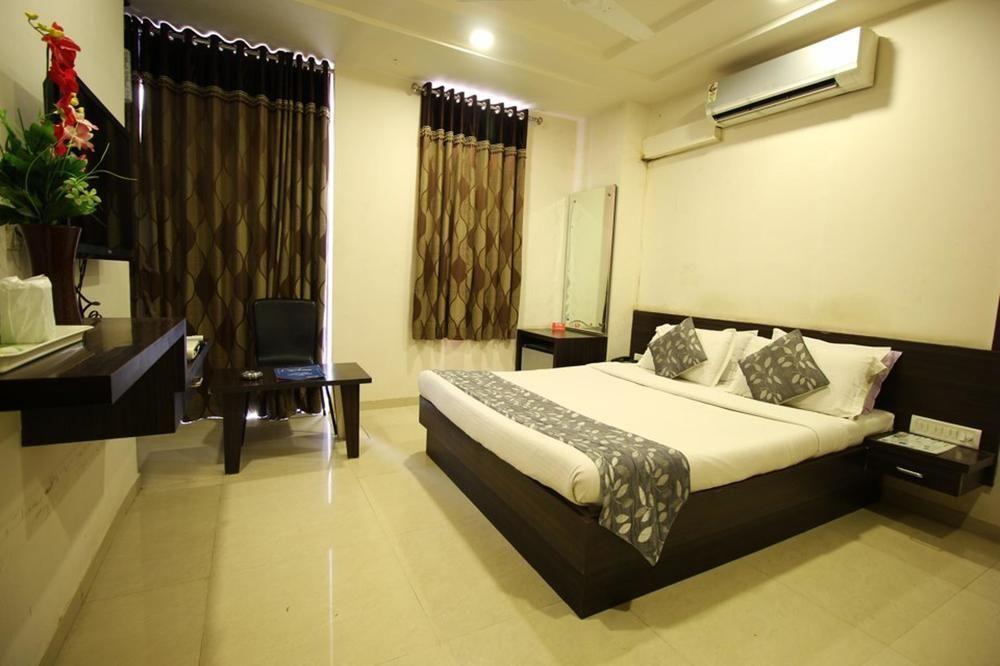Hotel Park Inn Rajkot Exterior photo
