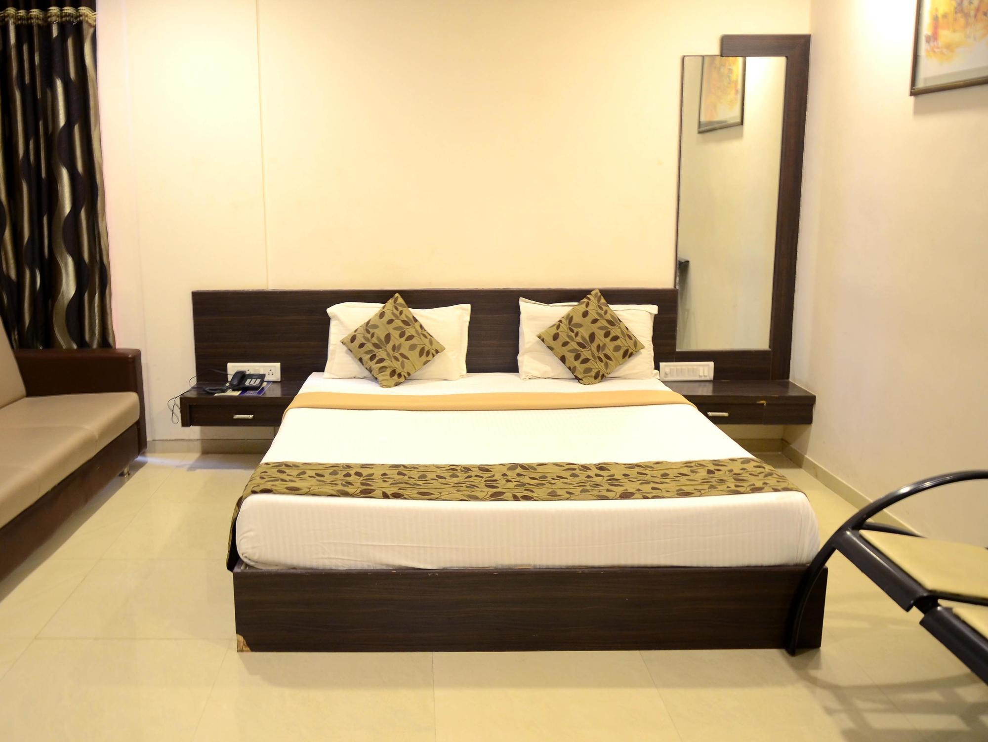 Hotel Park Inn Rajkot Exterior photo